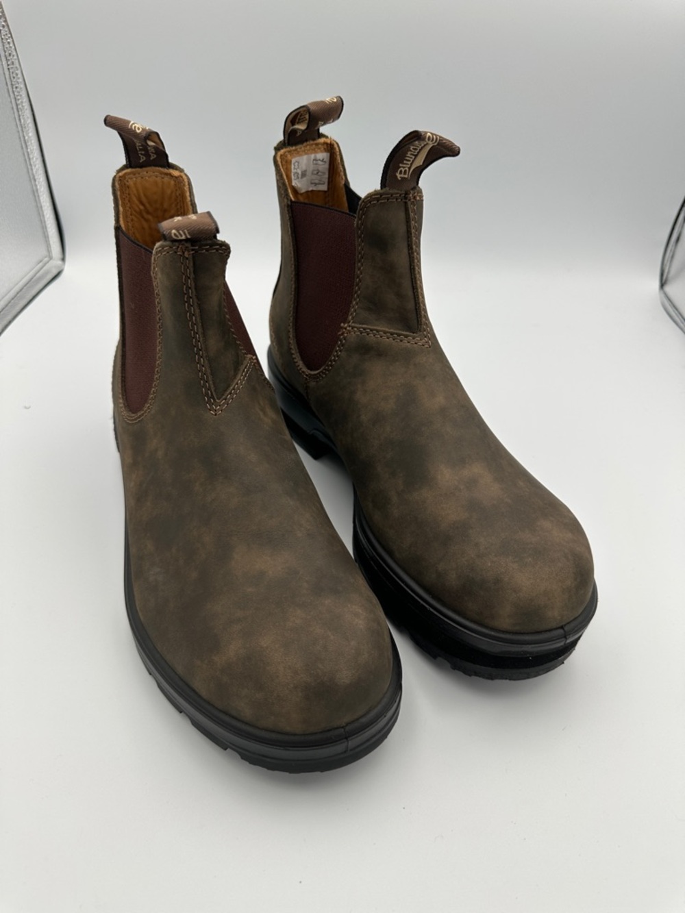 Blundstone Boots Like New Custom lift on left boot Sz8